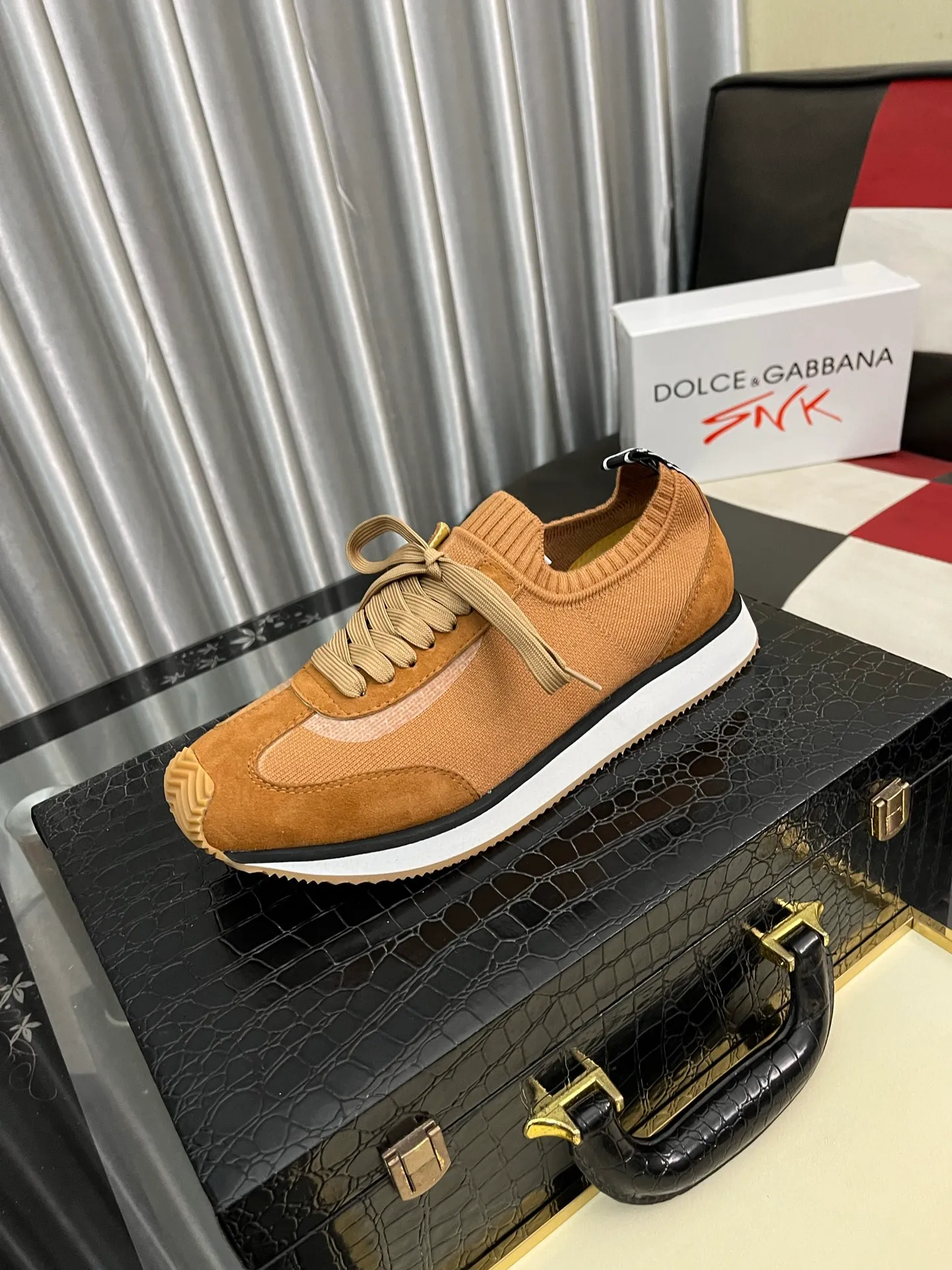 Men's Men's Shoes💰420⌚️⌚️••Dolce&Gabbana••DG✔️High-end men's sports and casual shoes. Original goods from top counters. Original imported cowhide, multi-material splicing design ➕Imported cowhide lining, cowhide feet ➕Original TPR elastic outsole. Size: 36-46🔟Colors available